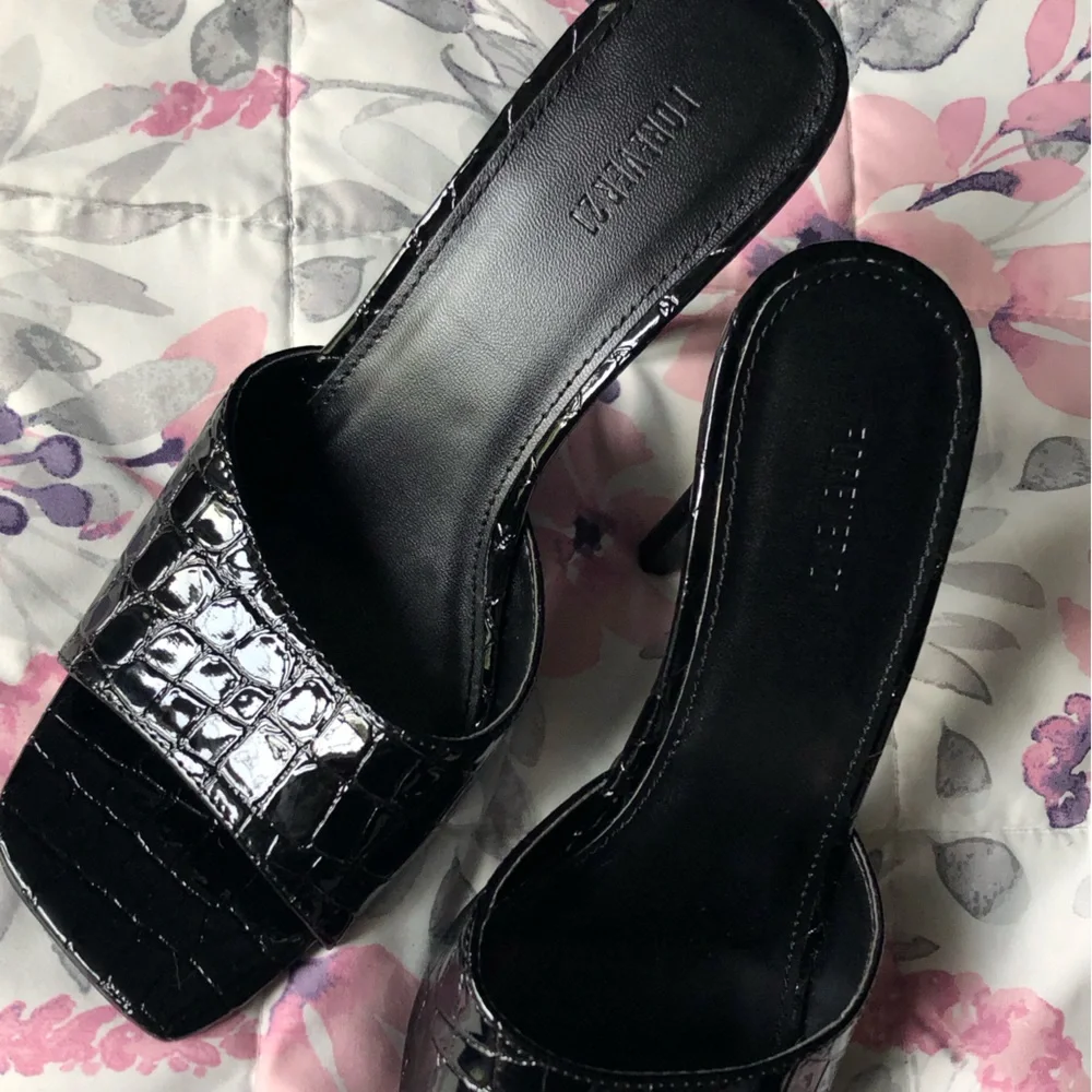 NWOT Croc Square Toe Heels - Picture 3 of 4